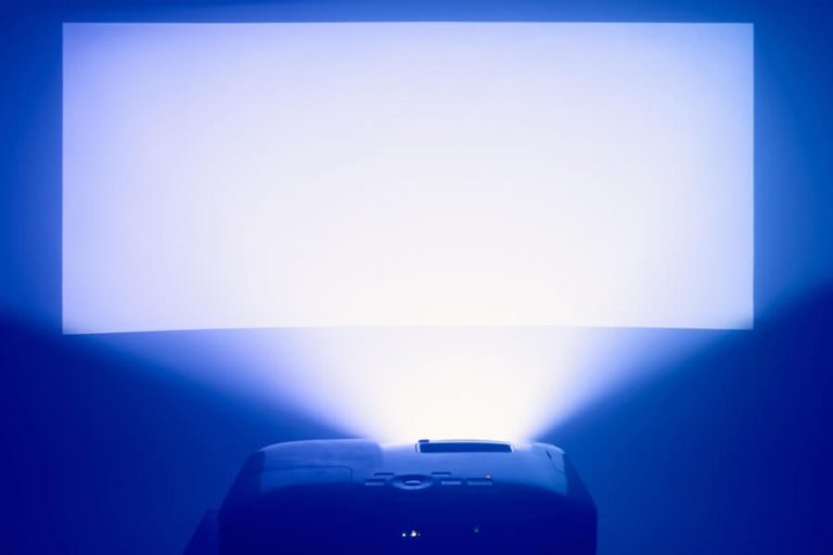 Top 7 Best DIY Projector Screen Cheap Projector Screen Alternatives